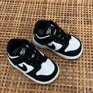 NWOT Nike panda dunk lows